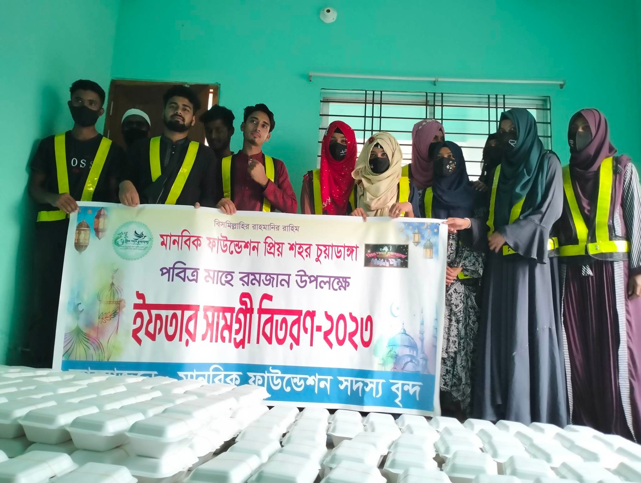 ‘প্রিয় শহর চুয়াডাঙ্গা’র উদ্যোগে দুস্থদের মাঝে ইফতার বিতরণ