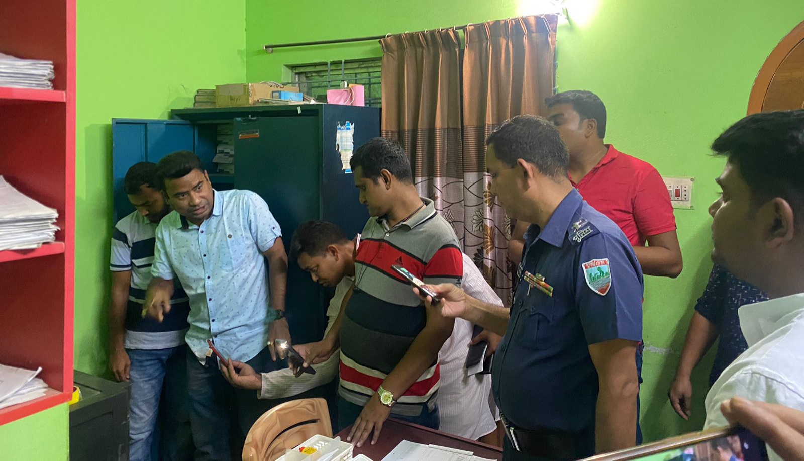 আলমডাঙ্গায় গ্রামীনফোন ডিস্ট্রিবিউশন অফিসে চুরি