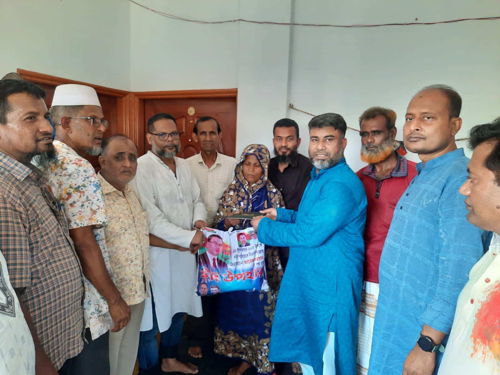 বিএনপির শহিদ পরিবারের সদস্যদের ঈদ উপহার পৌঁছে দিলেন শরীফুজ্জামান শরীফ