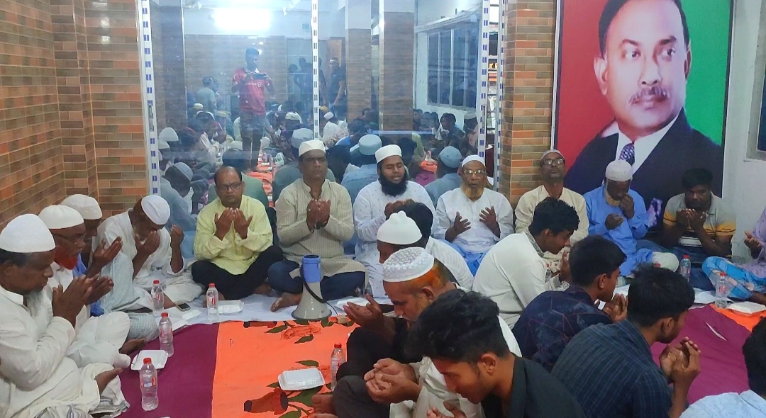 চুয়াডাঙ্গা জেলা বিএনপির আহ্বায়ক মাহমুদ হাসান খান বাবুর সুস্থতা কামনায় দোয়া ও ইফতার