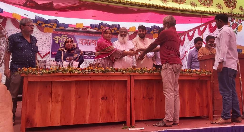 আলমডাঙ্গায় কৃষি মেলার সমাপনী ও পুরস্কার বিতরণ