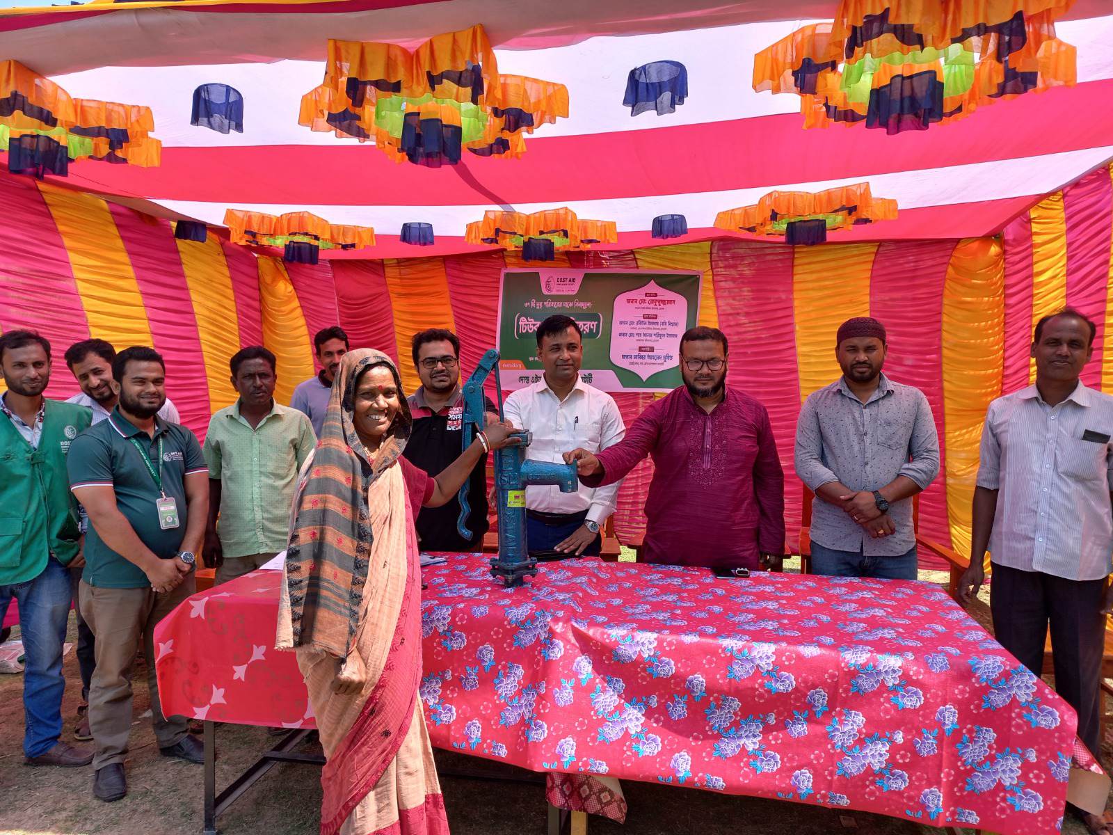 জীবননগরে টিউবওয়েল পেল ৩৭টি দুস্থ পরিবার