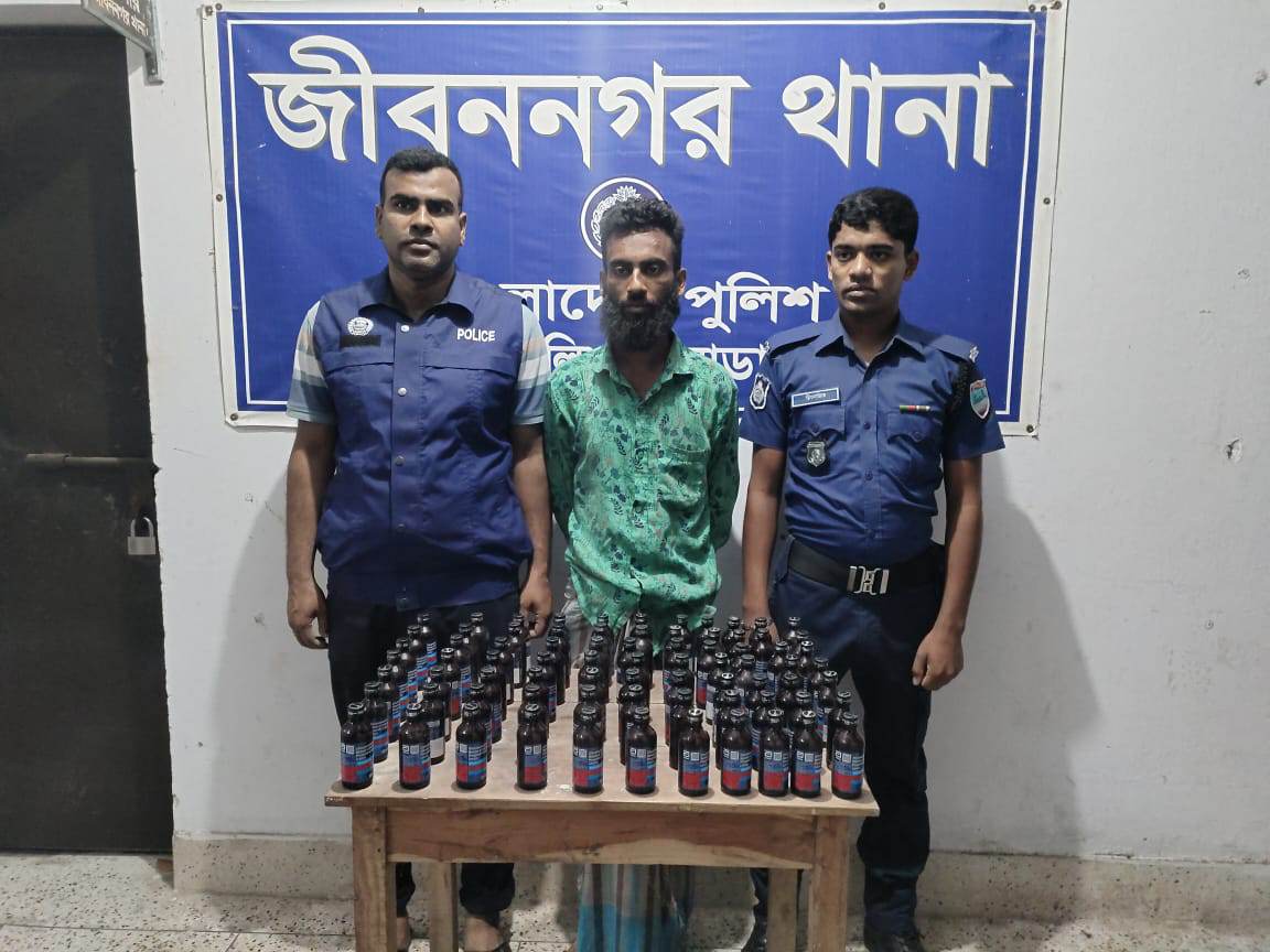 জীবননগরে ৮০ বোতল ফেনসিডিলসহ মাদক ব্যবসায়ী আটক