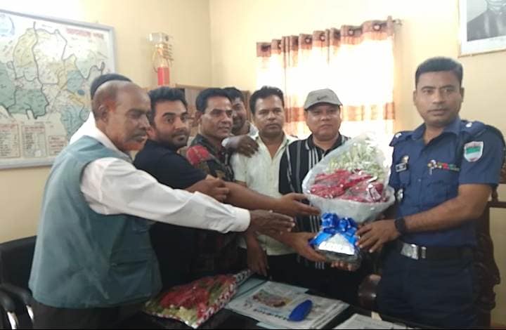আলমডাঙ্গার নবাগত ওসির সঙ্গে সাংবাদিকদের মতবিনিময়