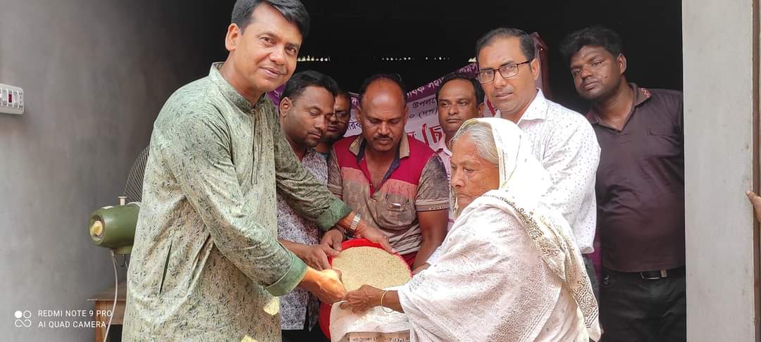 গড়াইটুপিতে হতদরিদ্র পরিবারের মাঝে ভিজিএফএ’র চাল বিতরণ