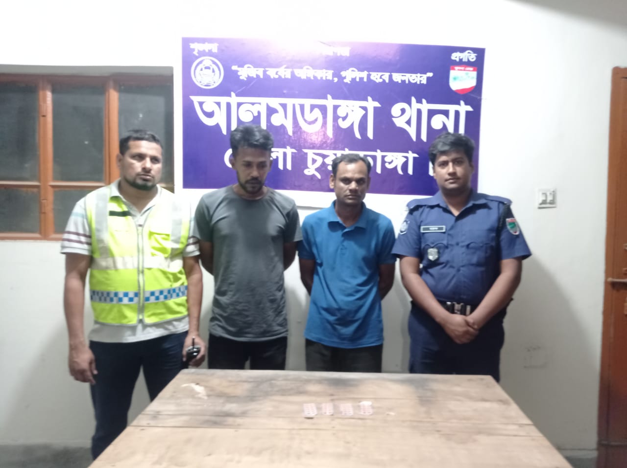 আলমডাঙ্গায় ১১৮টি টাপেন্টাডল উদ্ধার, আটক ৫ 