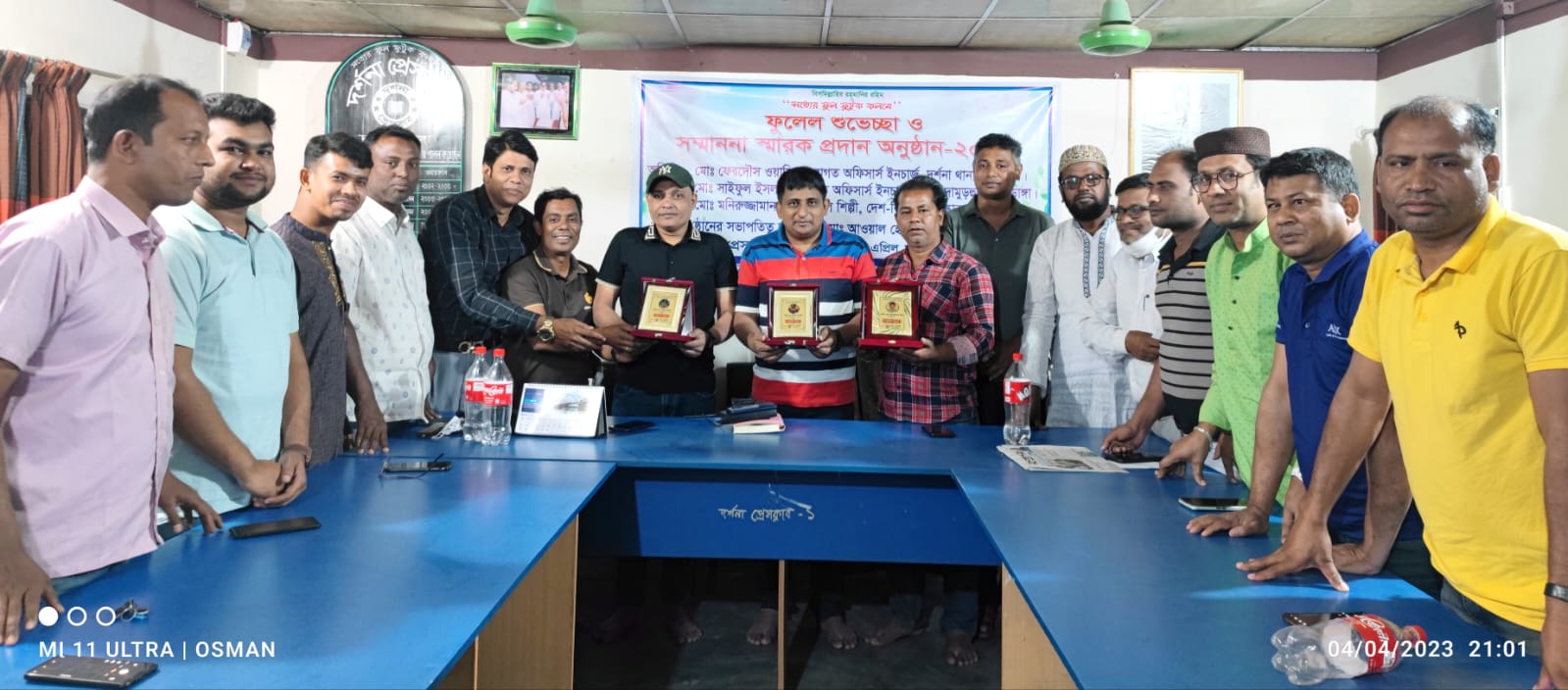 দামুড়হুদা ও দর্শনা থানার নবাগত ওসি এবং ধীরু বাউলকে সম্মাননা প্রদান