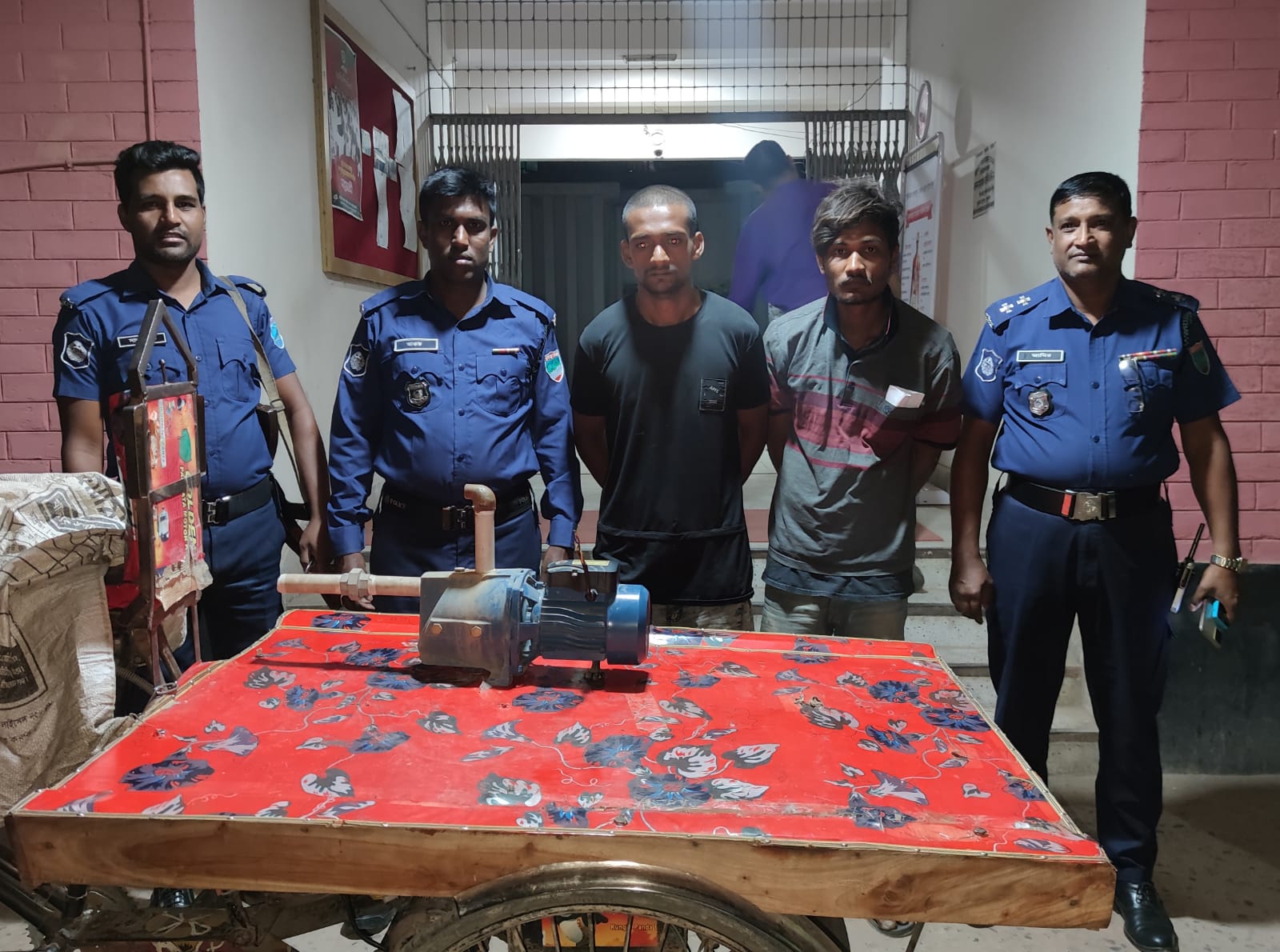আলমডাঙ্গায় চোরাই মালামালসহ দুই যুবক গ্রেপ্তার