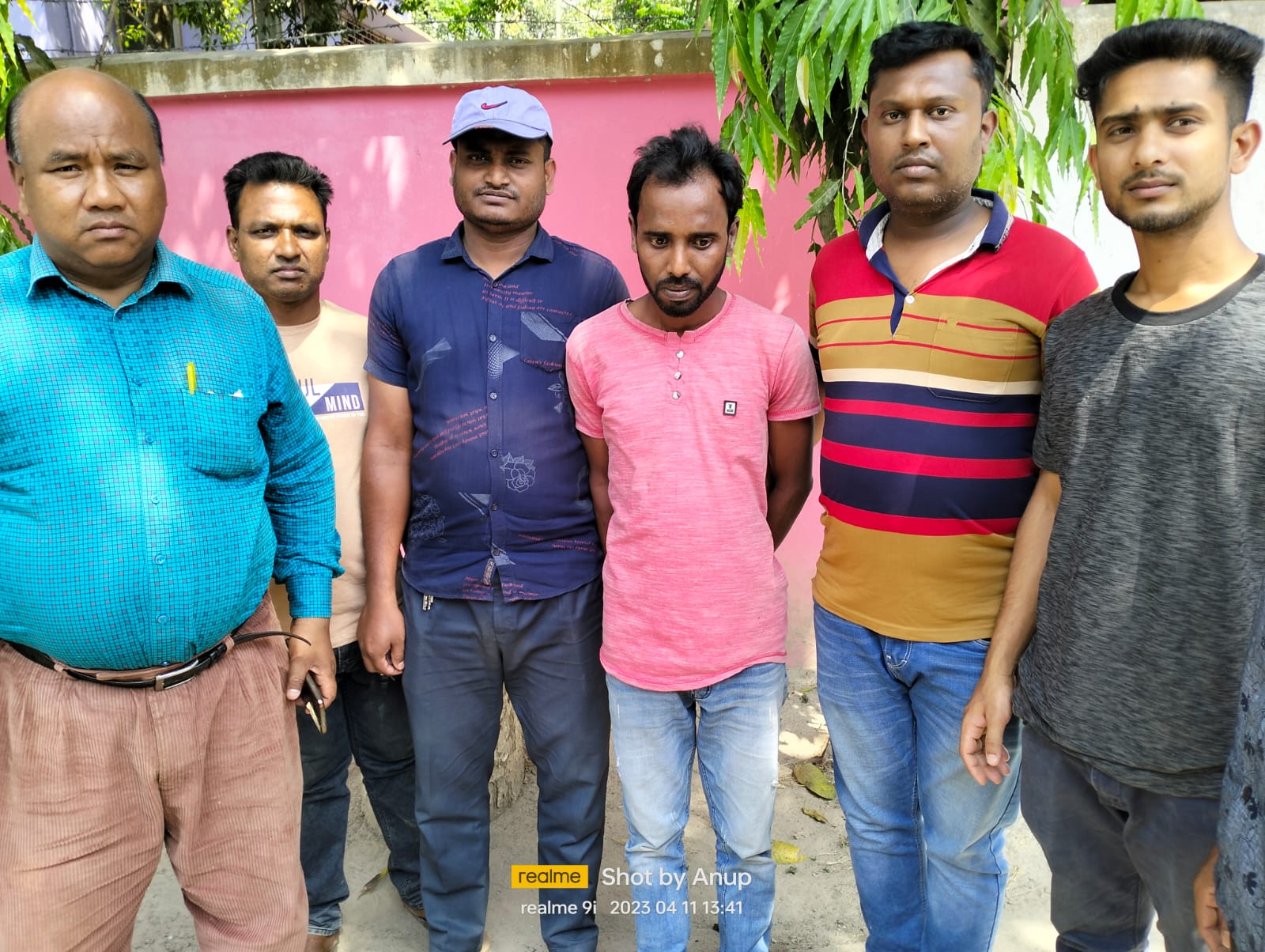 চুয়াডাঙ্গায় গাঁজা রাখার অপরাধে দুজনের জেল-জরিমানা