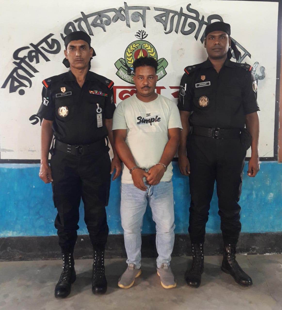 মেহেরপুরে ৩ কেজি গাঁজাসহ মাদক ব্যবসায়ী আটক