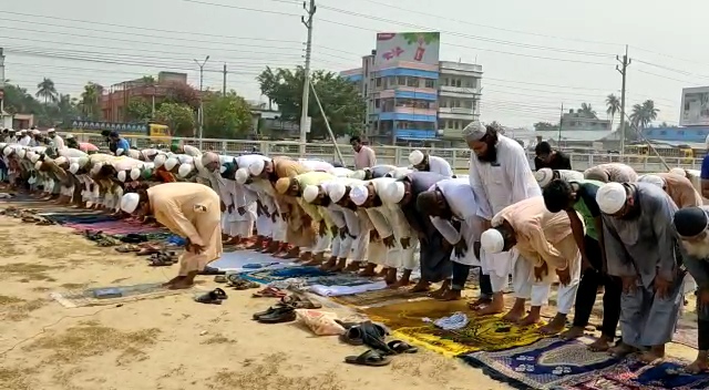 তাপদাহ ও অনাবৃষ্টি থেকে রক্ষায় আল্লাহর রহমত লাভের জন্য চুয়াডাঙ্গায় ইসতিসকার নামাজ আদায়