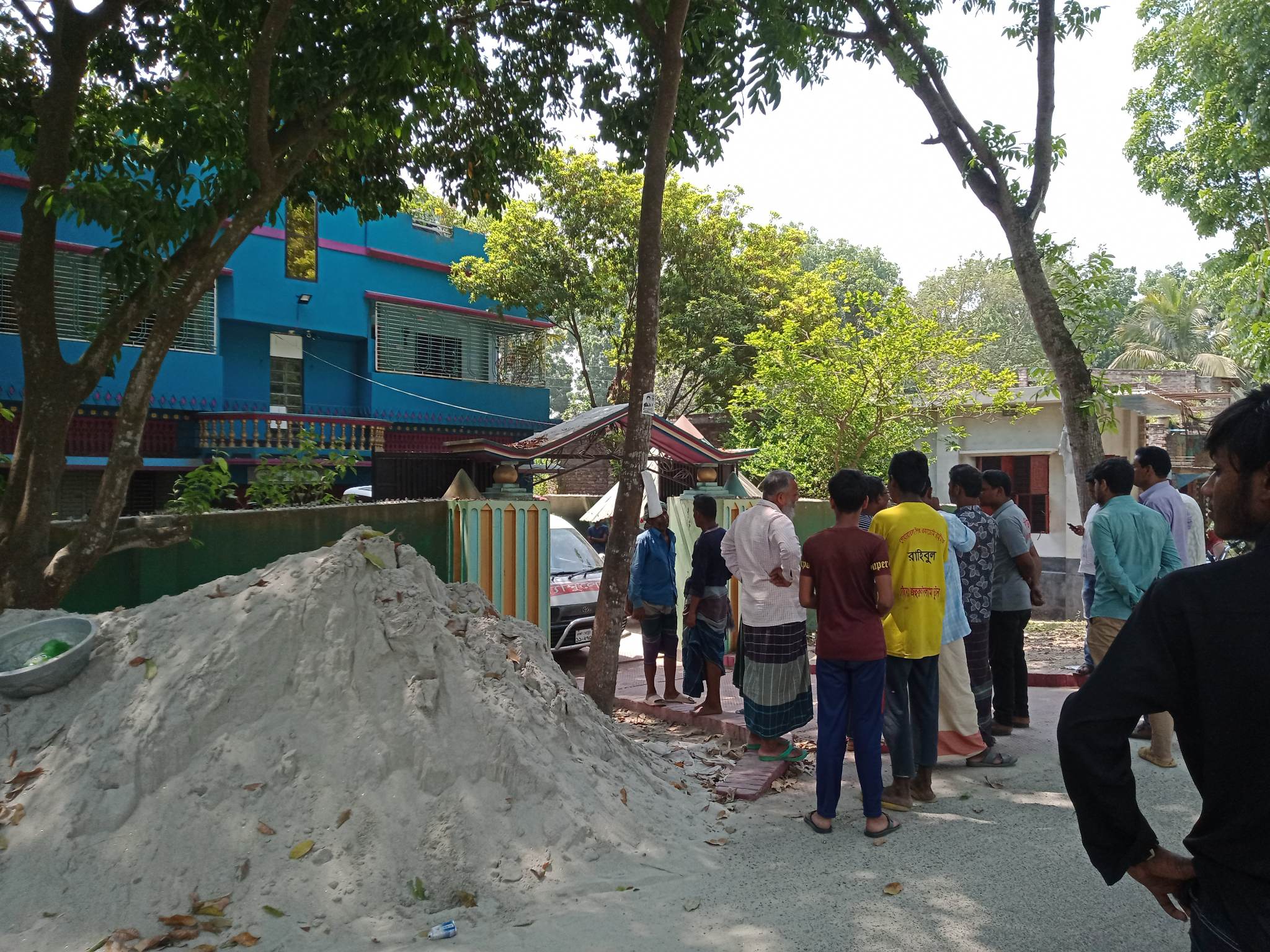 জীবননগরে গলায় ফাঁস দিয়ে তরুণীর আত্মহত্যা