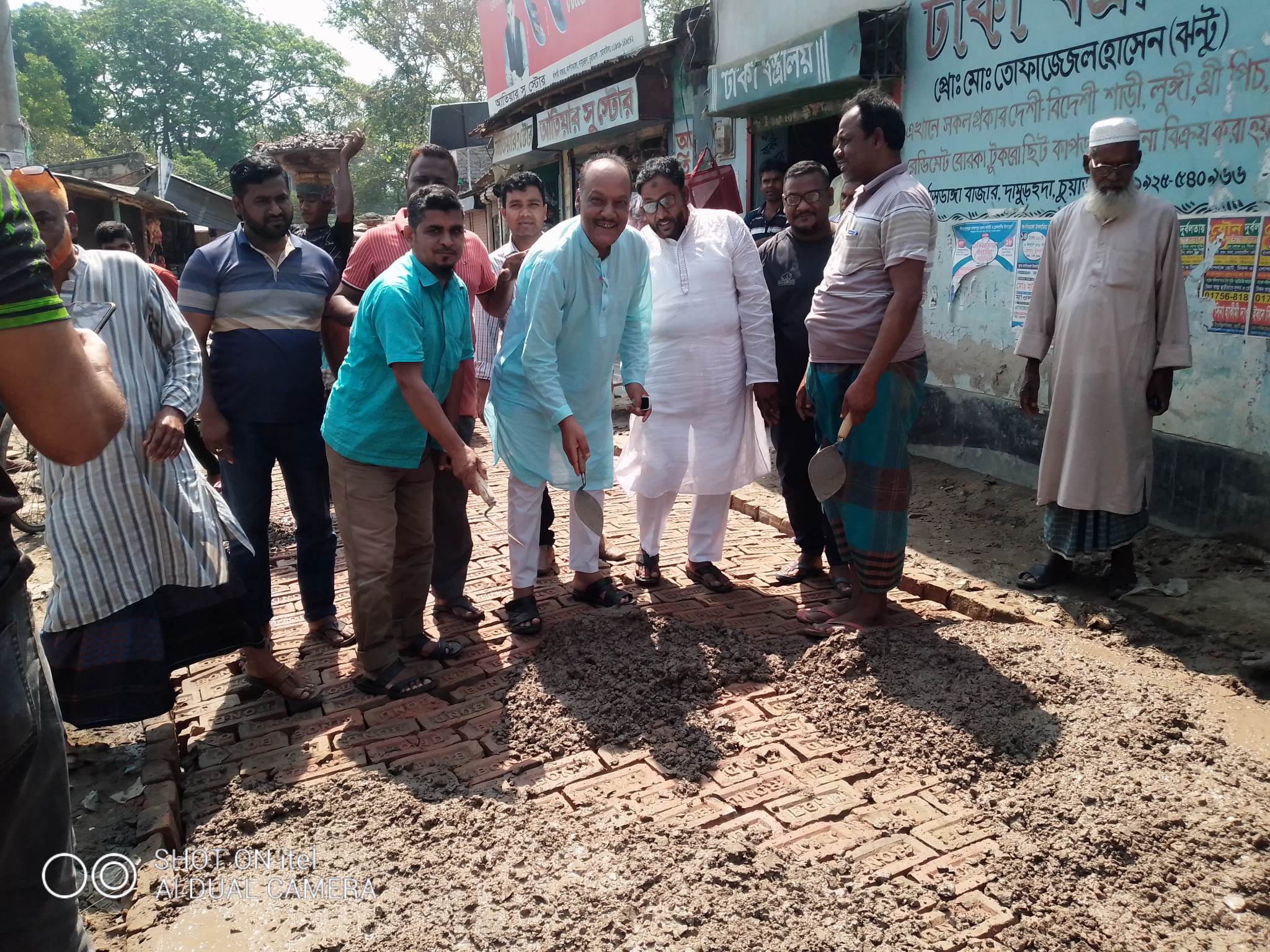 কার্পাসডাঙ্গা বাজারে রাস্তার সিসি ঢালাইয়ের উদ্বোধন