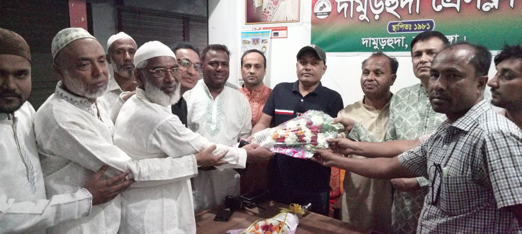 দামুড়হুদা ও আলমডাঙ্গার নবাগত ওসির সঙ্গে সাংবাদিকদের সৌজন্য সাক্ষাৎ ও ইফতার