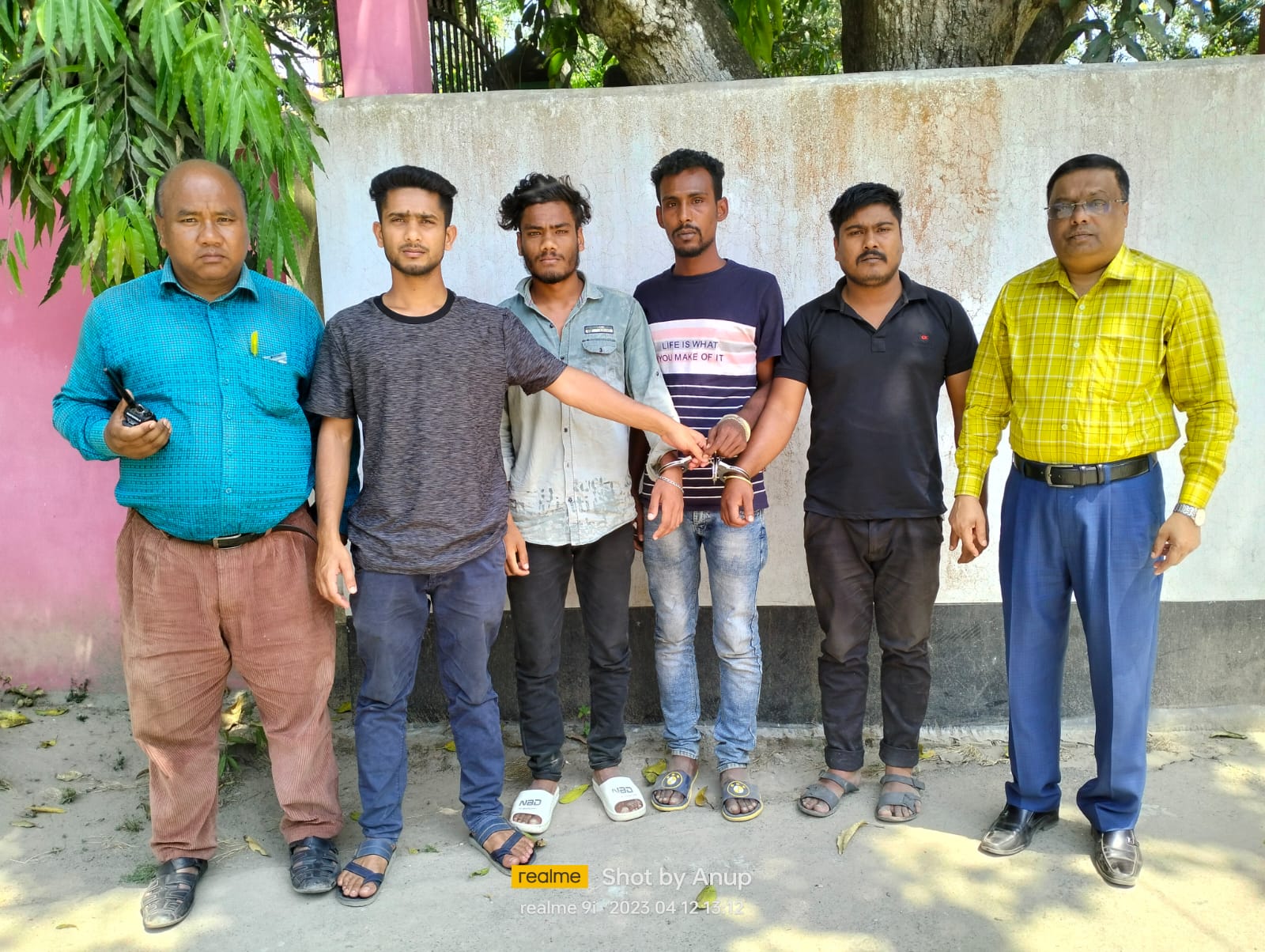 চুয়াডাঙ্গায় গাঁজাসহ আটক তিনজনের জেল-জরিমানা