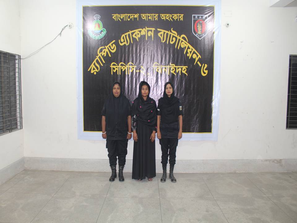 কালীগঞ্জে গাঁজা ও ফেনসিডিলসহ নারী আটক