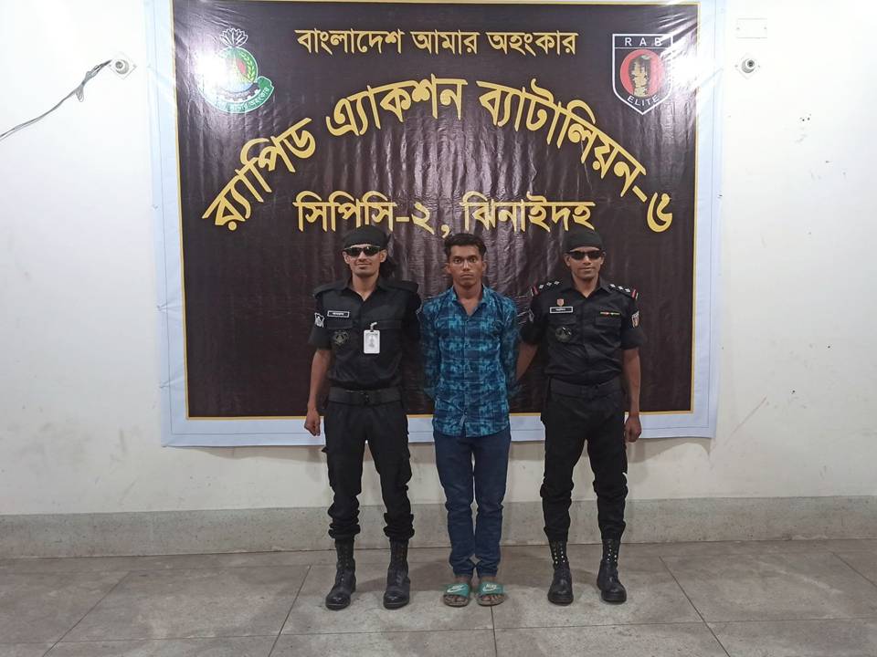 জীবননগরে ৫৩ বোতল ফেনসিডিলসহ যুবক গ্রেপ্তার