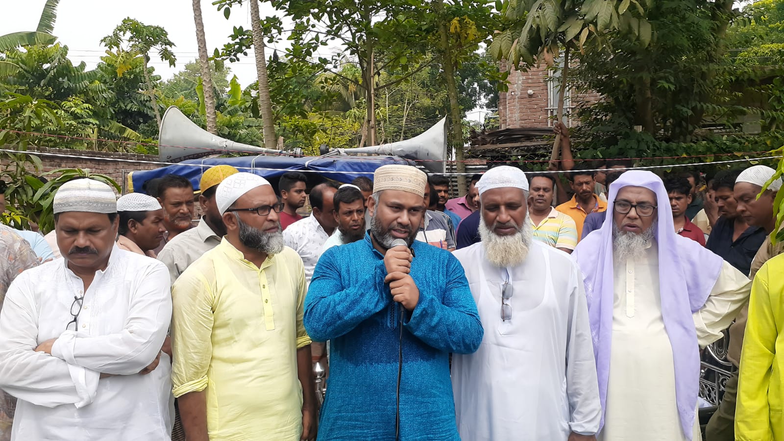 অশ্রুসিক্ত নয়নে চিরনিদ্রায় শায়িত টিটন মেম্বার