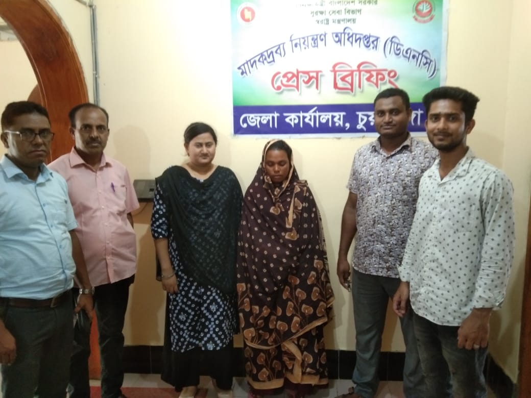জীবননগরে ১৩ লিটার চোলাই মদসহ দুজন আটক