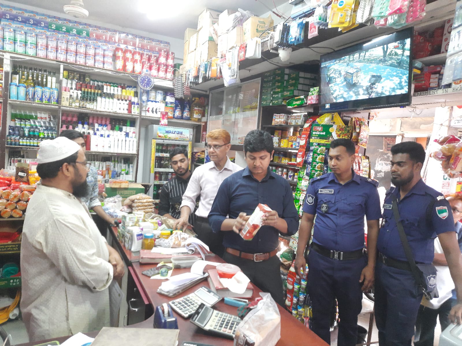 চুয়াডাঙ্গায় ভোক্তার অভিযানে দুই প্রতিষ্ঠানে ২০ হাজার টাকা জরিমানা