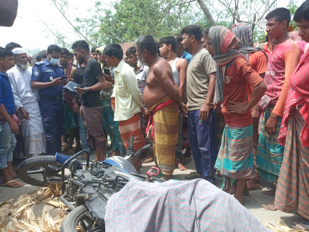 জীবননগরে ট্রাক্টরচাপায় নারী এনজিও কর্মী নিহত