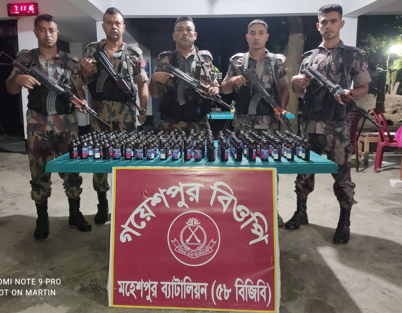 জীবননগর থেকে মদ ও ফেনসিডিল উদ্ধার
