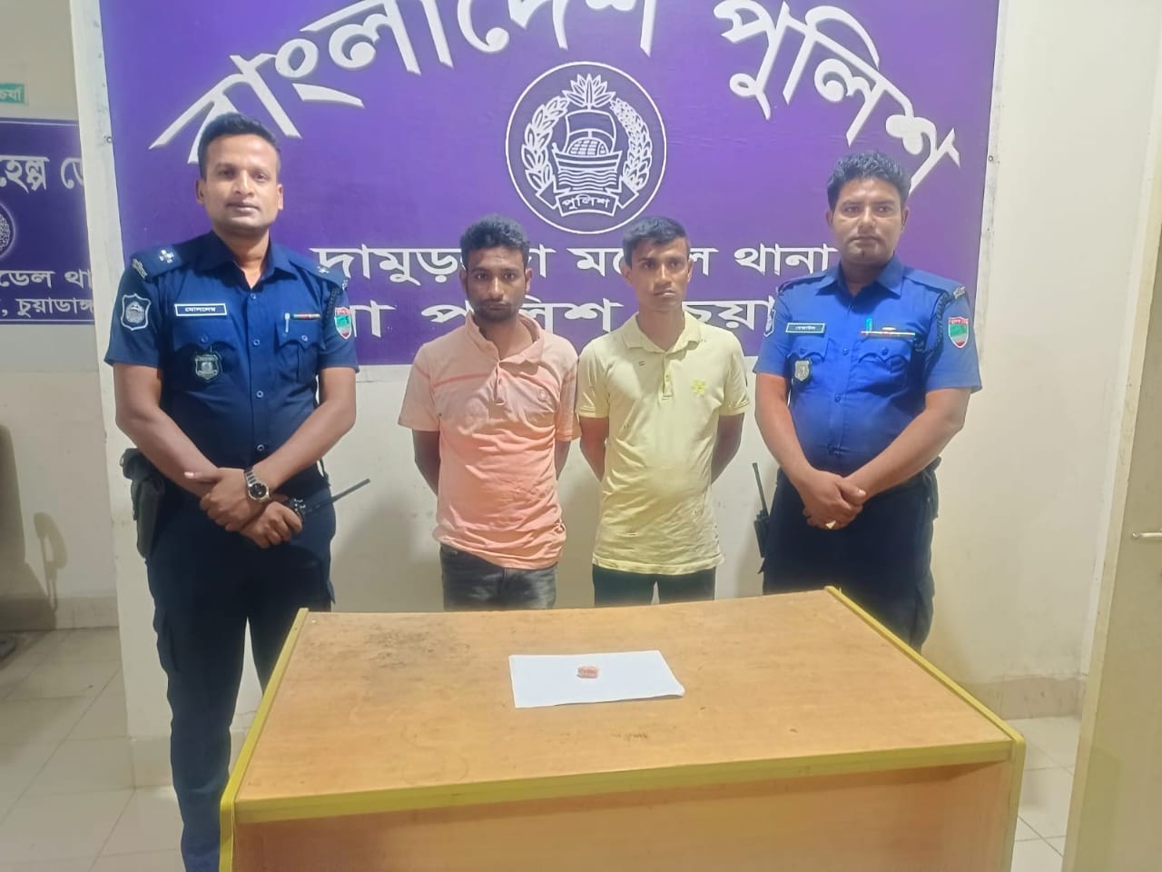 কার্পাসডাঙ্গায় ৫১ পিস ইয়াবাসহ দুই যুবক আটক