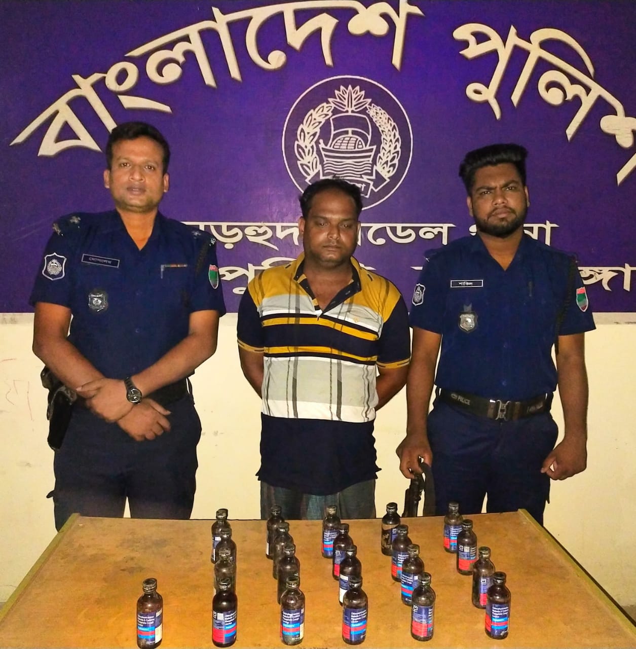 কার্পাসডাঙ্গায় ২১ বোতল ফেনসিডিলসহ যুবক আটক
