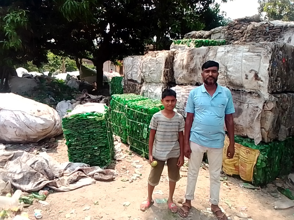 হাসাদাহে ভাঙারির দোকানে আগুন ধরিয়ে দেওয়ার অভিযোগ