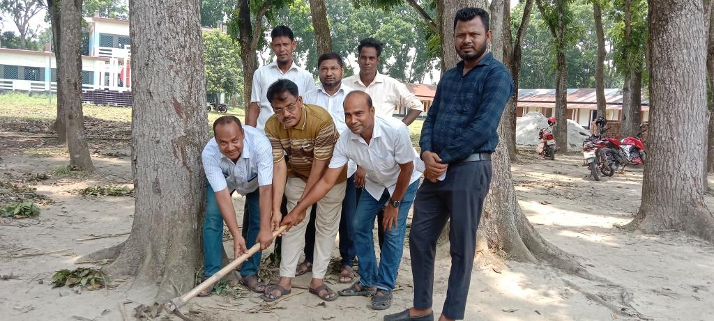 আন্দুলবাড়ীয়া কলেজের সীমানা প্রাচীর নির্মাণকাজের উদ্বোধন