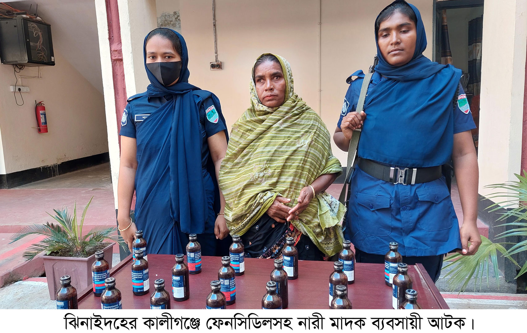 কালীগঞ্জে ২০ বোতল ফেনসিডিলসহ নারী আটক