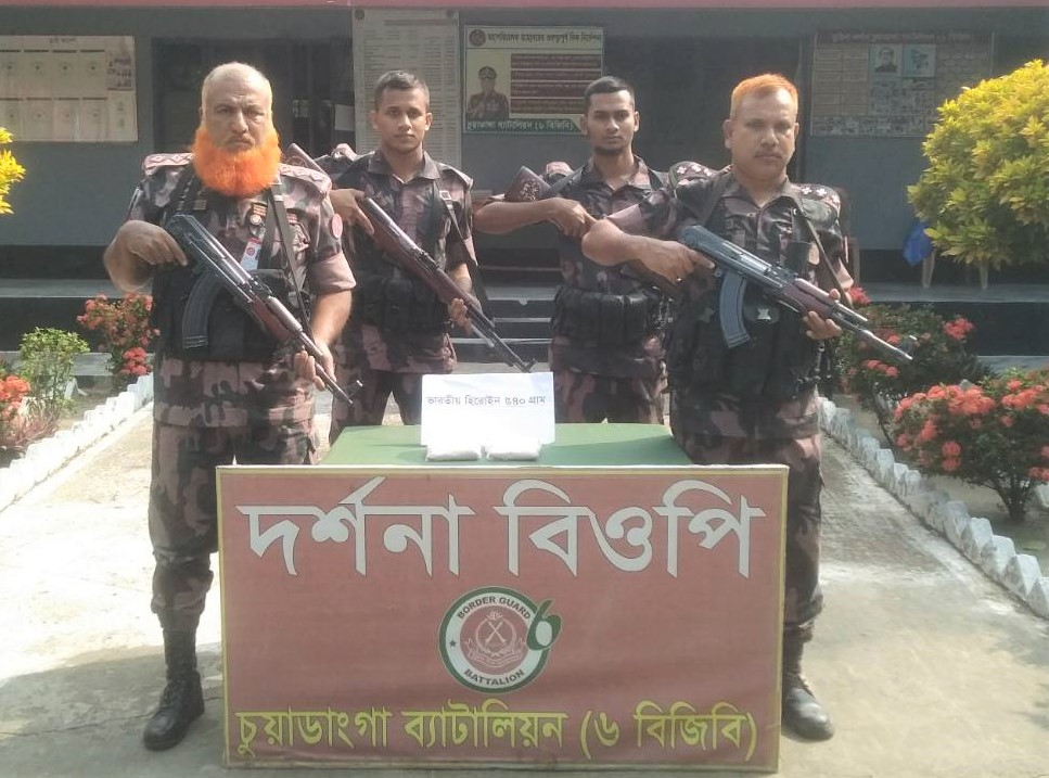 দর্শনায় ট্রেন থেকে ৫৪০ গ্রাম হেরোইন জব্দ