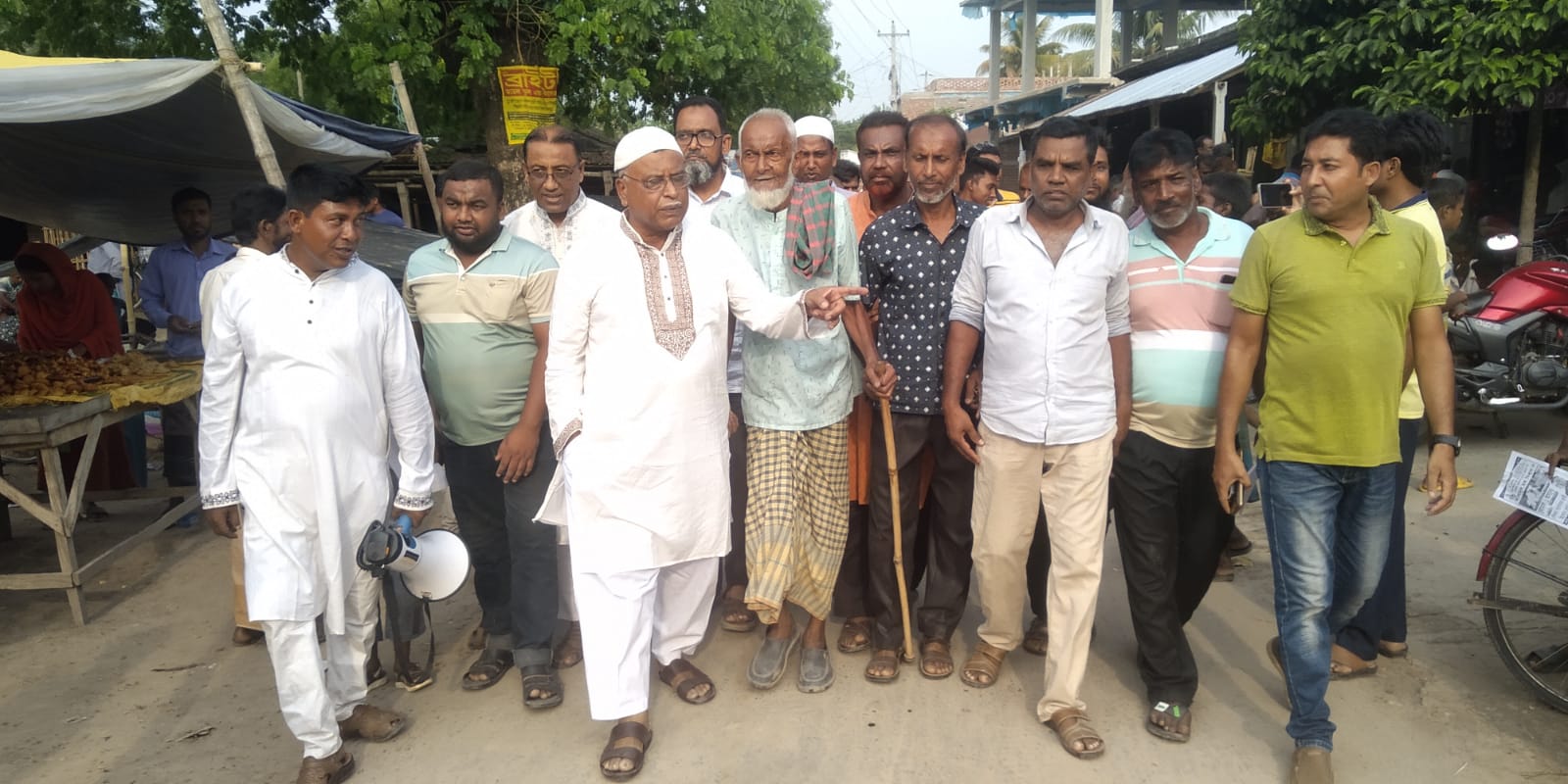 আলমডাঙ্গার বারাদী ইউনিয়নে কর্মী সভা ও গণসংযোগকালে আসাদুল হক বিশ্বাস