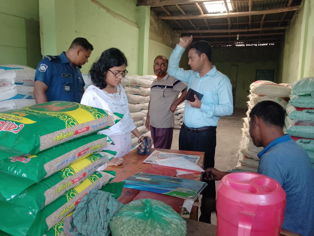 জীবননগরে ভ্রাম্যমাণ আদালতে চার প্রতিষ্ঠানকে জরিমানা