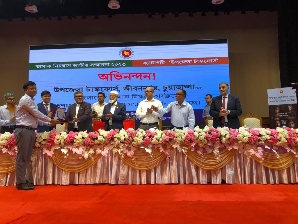 টাস্কফোর্স ক্যাটাগরিতে জীবননগর দেশের শ্রেষ্ঠ উপজেলা নির্বাচিত, সম্মাননা গ্রহণ