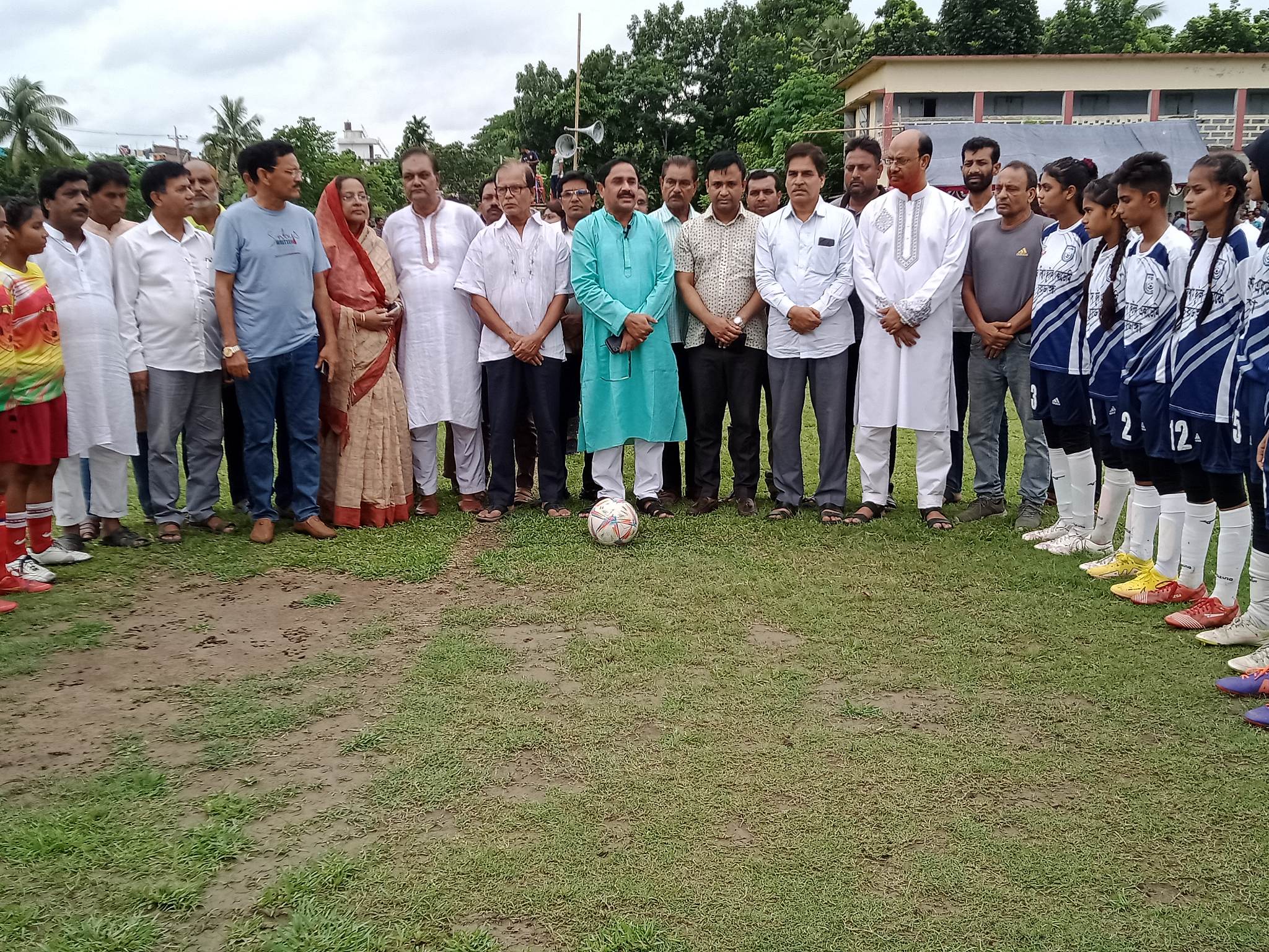 জীবননগরে প্রীতি ফুটবল টুর্নামেন্টের উদ্বোধন করলেন এমপি টগর