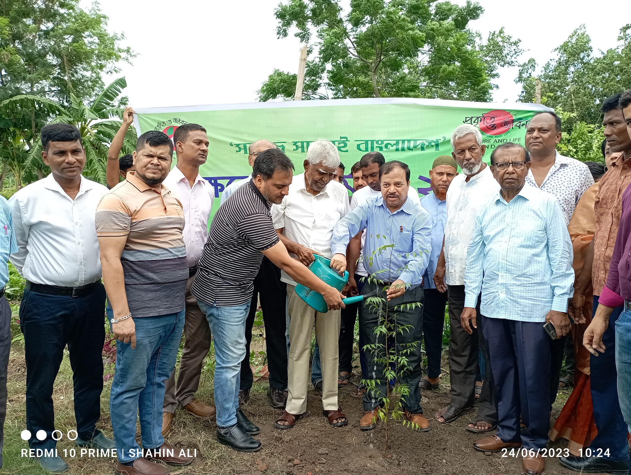 প্রকৃতি ও জীবন ক্লাবের উদ্যোগে চুয়াডাঙ্গায় বৃক্ষরোপণ ও চারা বিতরণ