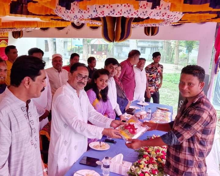 দামুড়হুদা ও জীবননগরে কৃষকদের মধ্যে কৃষি উপকরণ বিতরণ অনুষ্ঠানে এমপি টগর