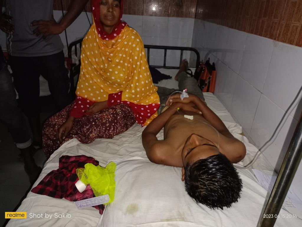 চালককে স্পিড ও বিস্কুট খাইয়ে ইজিবাইক ছিনতাই