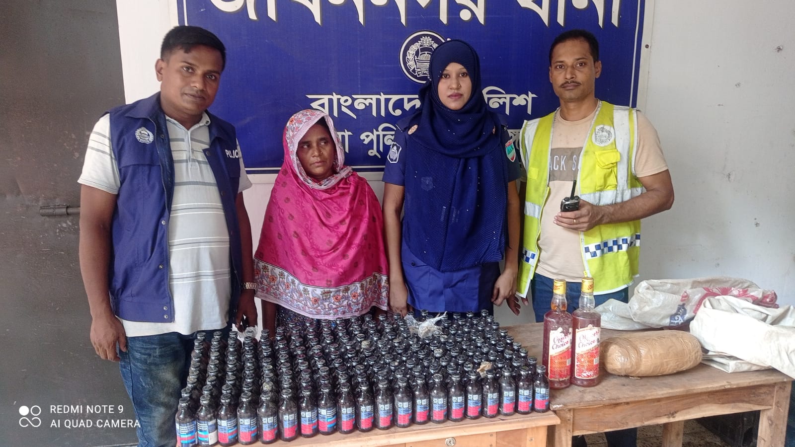 জীবননগরে ফেনসিডিল, বিদেশি মদ ও গাঁজাসহ নারী আটক