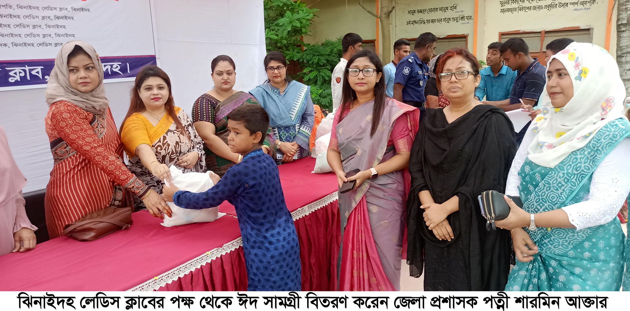 ঝিনাইদহে দুস্থদের মধ্যে ঈদ সামগ্রী বিতরণ