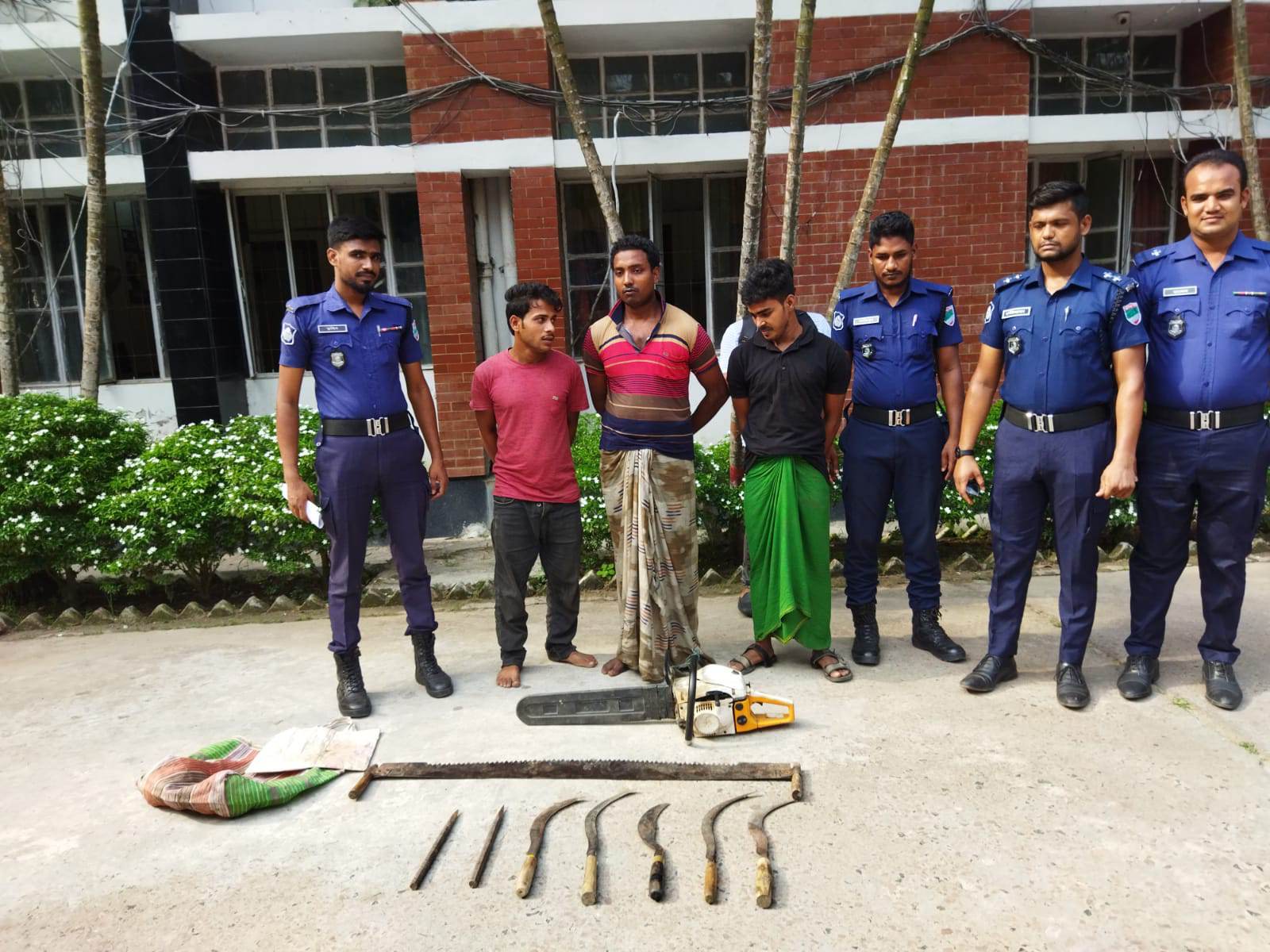 আলমডাঙ্গায় গণডাকাতির মামলায় তিনজন গ্রেপ্তার