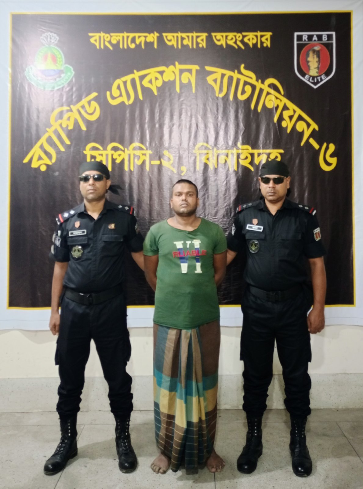 ঝিনাইদহে ৪৭ বোতল ফেনসিডিলসহ যুবক আটক