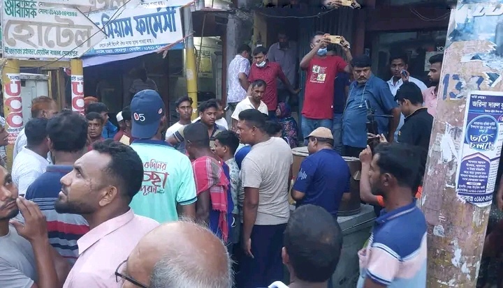 হোটেল থেকে অটোচালকের গলাকাটা লাশ উদ্ধার