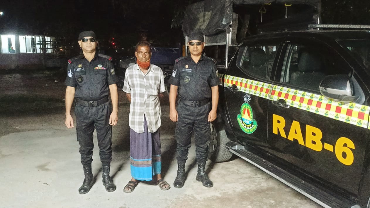 ঝিনাইদহে র‌্যাবের অভিযানে সাজাপ্রাপ্ত দুই আসামি গ্রেপ্তার