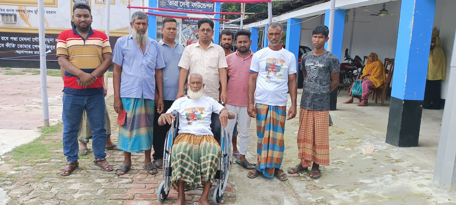 বৃদ্ধ আয়ুব আলীর মুখে হাসি ফোটালেন দিলীপ কুমার আগরওয়ালা