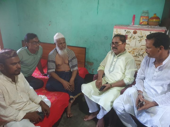 জীবননগরে অসুস্থ আ.লীগ নেতার খোঁজখবর নিলেন এমপি টগর