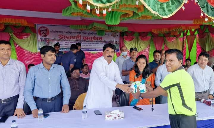 দামুড়হুদায় বঙ্গবন্ধু গোল্ডকাপ ফুটবল টুর্নামেন্টের উদ্বোধন
