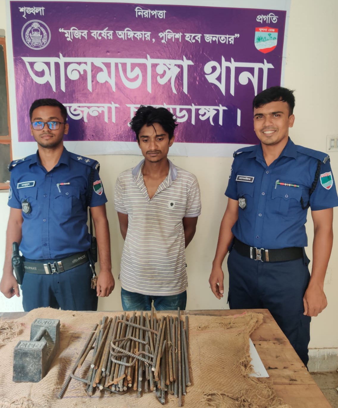 আলমডাঙ্গায় চোরাই মালামালসহ যুবক গ্রেপ্তার