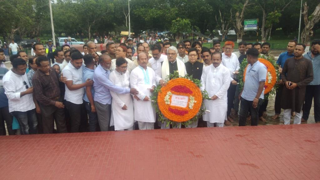 মুজিবনগর স্মৃতিসৌধে ডেপুটি স্পিকার শামসুল হক টুকুর পুষ্পমাল্য অর্পণ